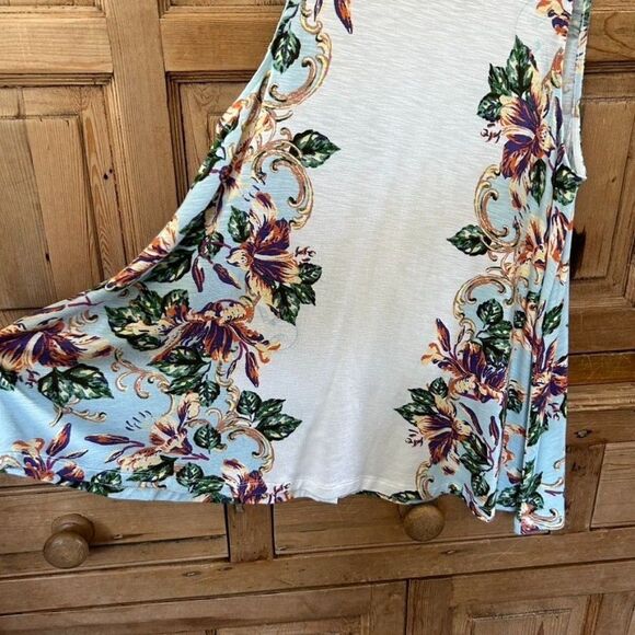 Akemi + Kin Small Floral Button Front Blouse Sleeveless Tank - Picture 9 of 10